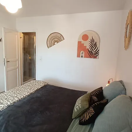 D'hotes & Jacuzzi - A L'ombre Des Amandiers Bed & Breakfast *