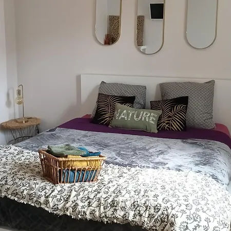 D'hotes & Jacuzzi - A L'ombre Des Amandiers Bed & Breakfast
