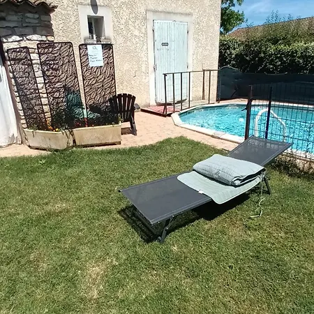 D'hotes & Jacuzzi - A L'ombre Des Amandiers Bed & Breakfast